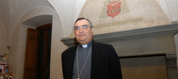 il vescovo di Prato Franco Agostinelli