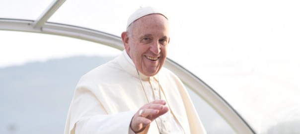 Un sorriso e un primo saluto del Santo Padre