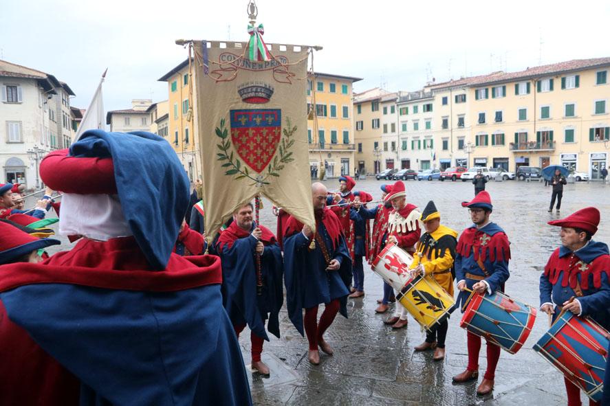 santo-stefano-2017_gonfalone-comune-prato.jpg