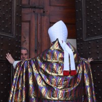 Il vescovo Agostinelli apre la Porta Santa