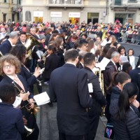 La banda in attesa della papamobile