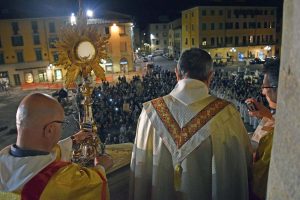corpus domini 2016_benedizione eucaristica dal pulpito